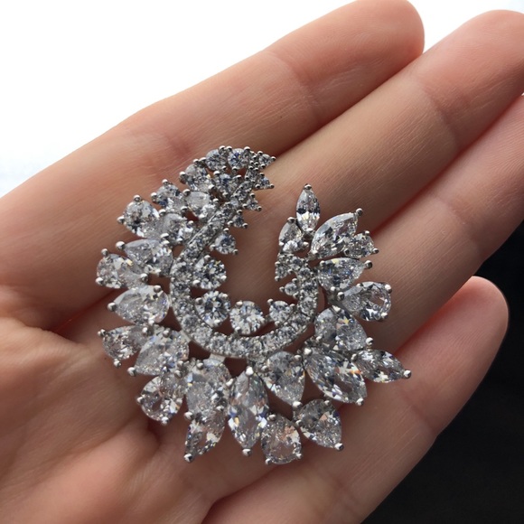 Bridal hoop diamond crystal earrings - Picture 8 of 8